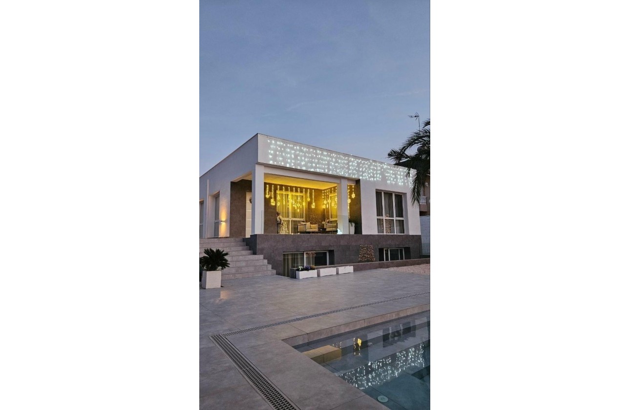 Resale - Freistehende Villa -
Orihuela - Urb. Montepinar
