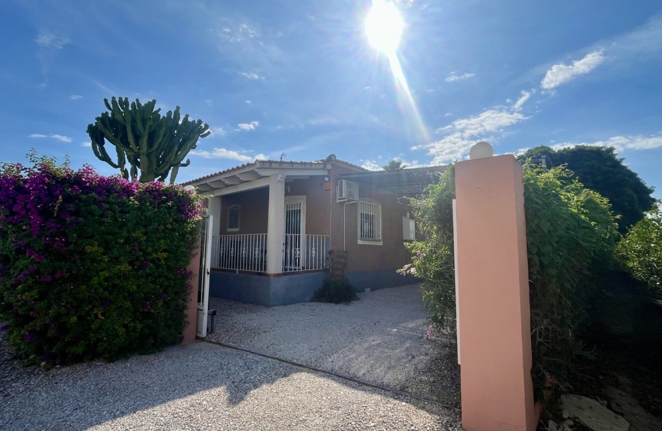 Resale - Freistehende Villa -
Orihuela