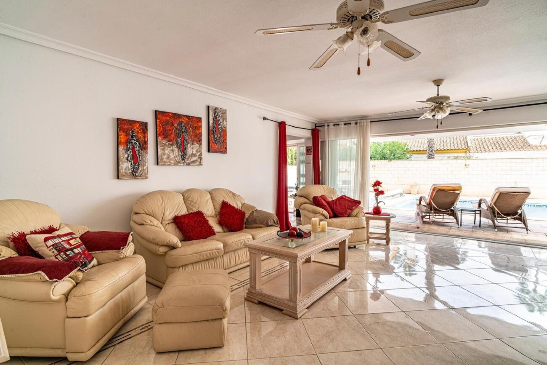 Resale - Freistehende Villa -
Orihuela