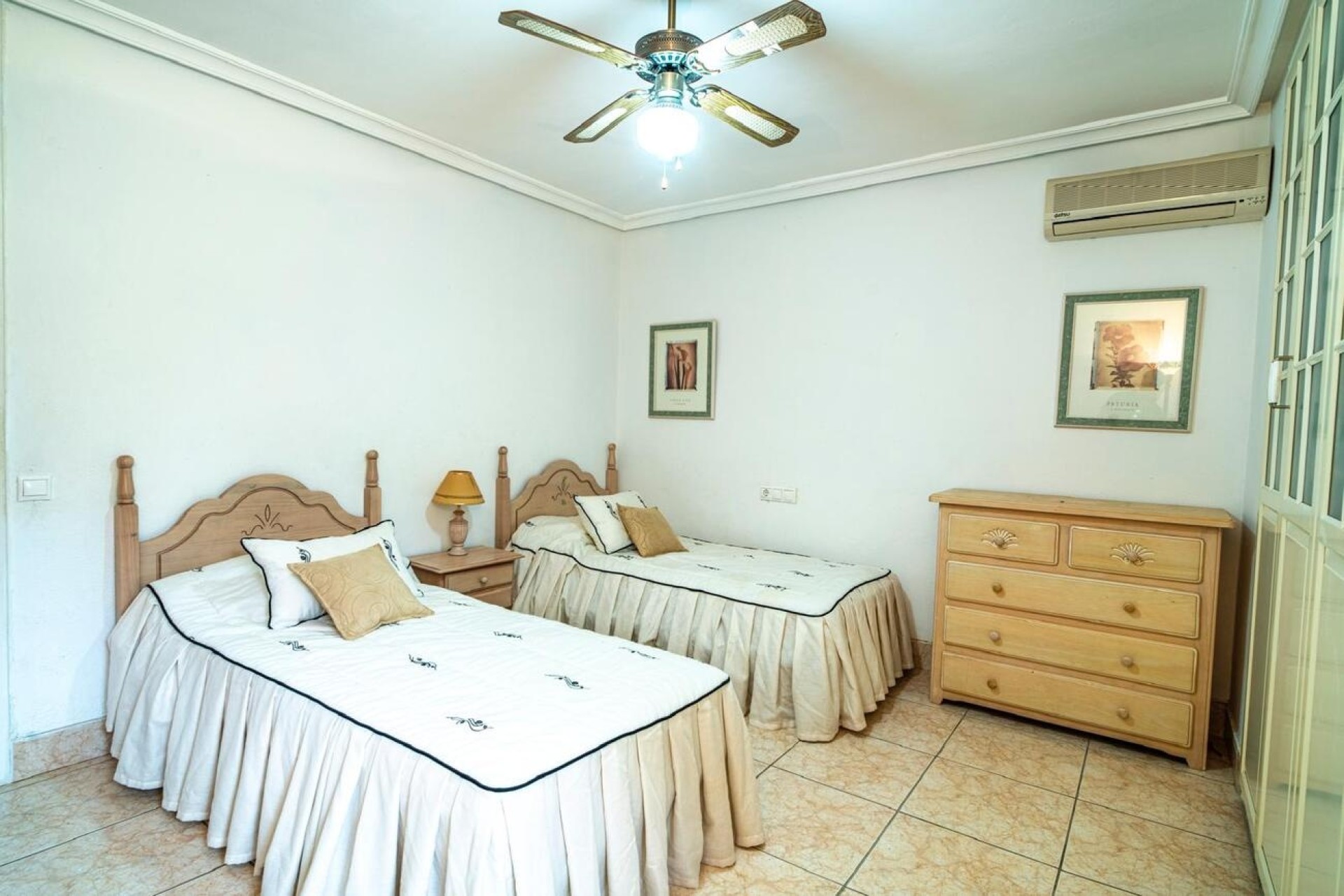 Resale - Freistehende Villa -
Orihuela
