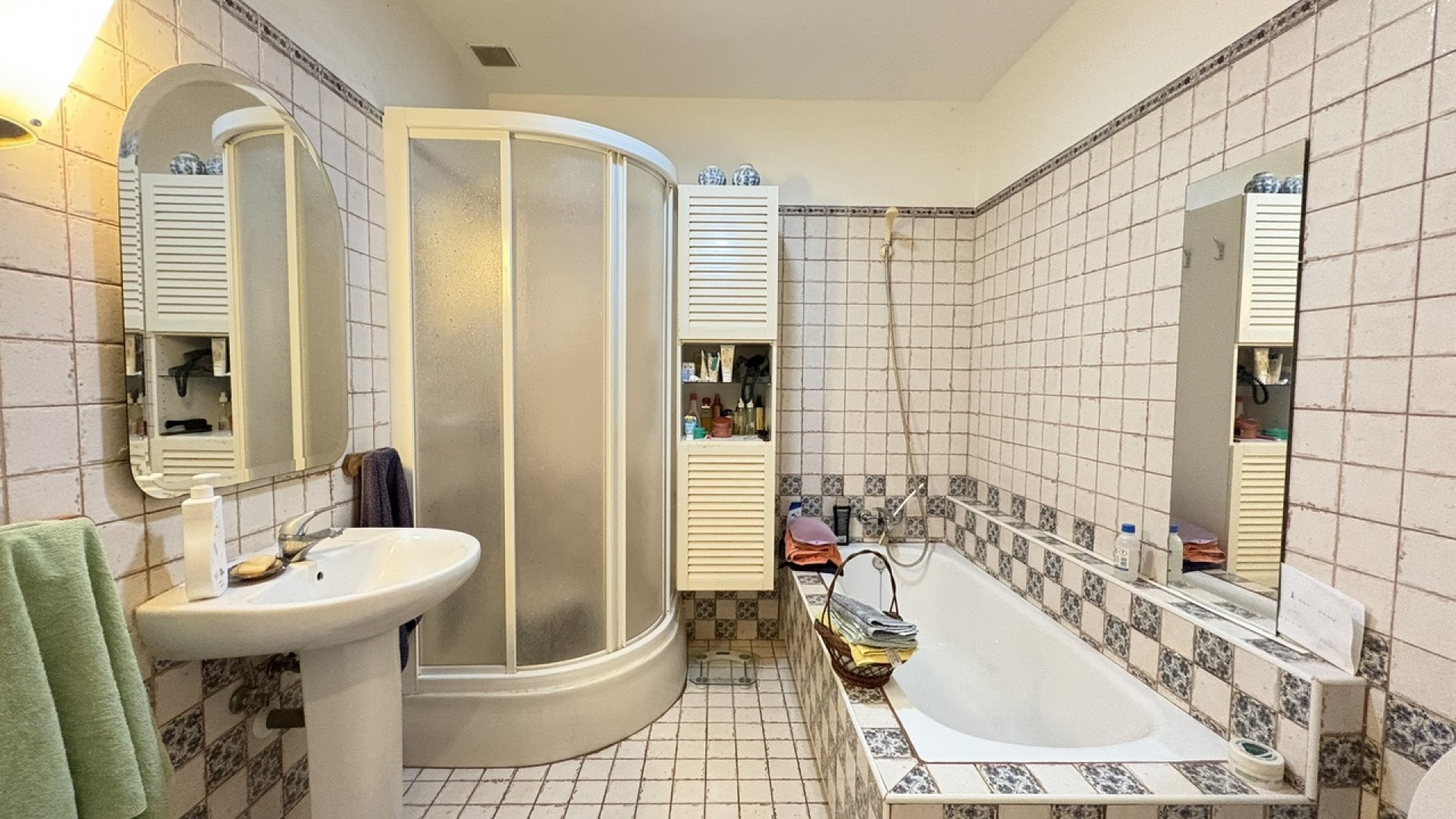 Resale - Freistehende Villa -
Perin