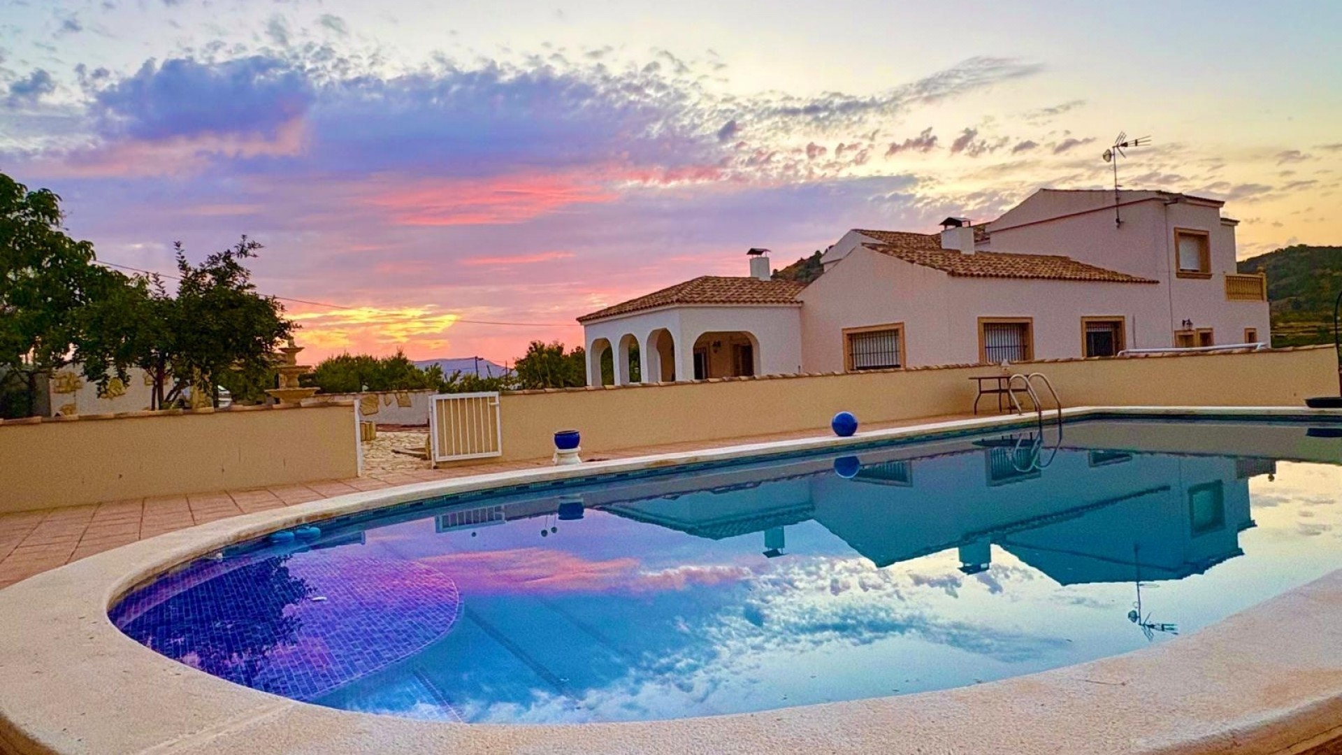 Resale - Freistehende Villa -
Pinoso - Pinoso Alicante