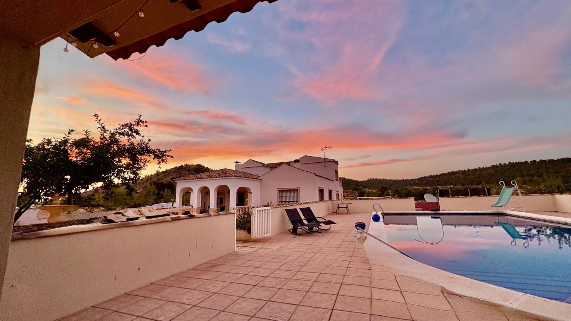 Resale - Freistehende Villa -
Pinoso - Pinoso Alicante