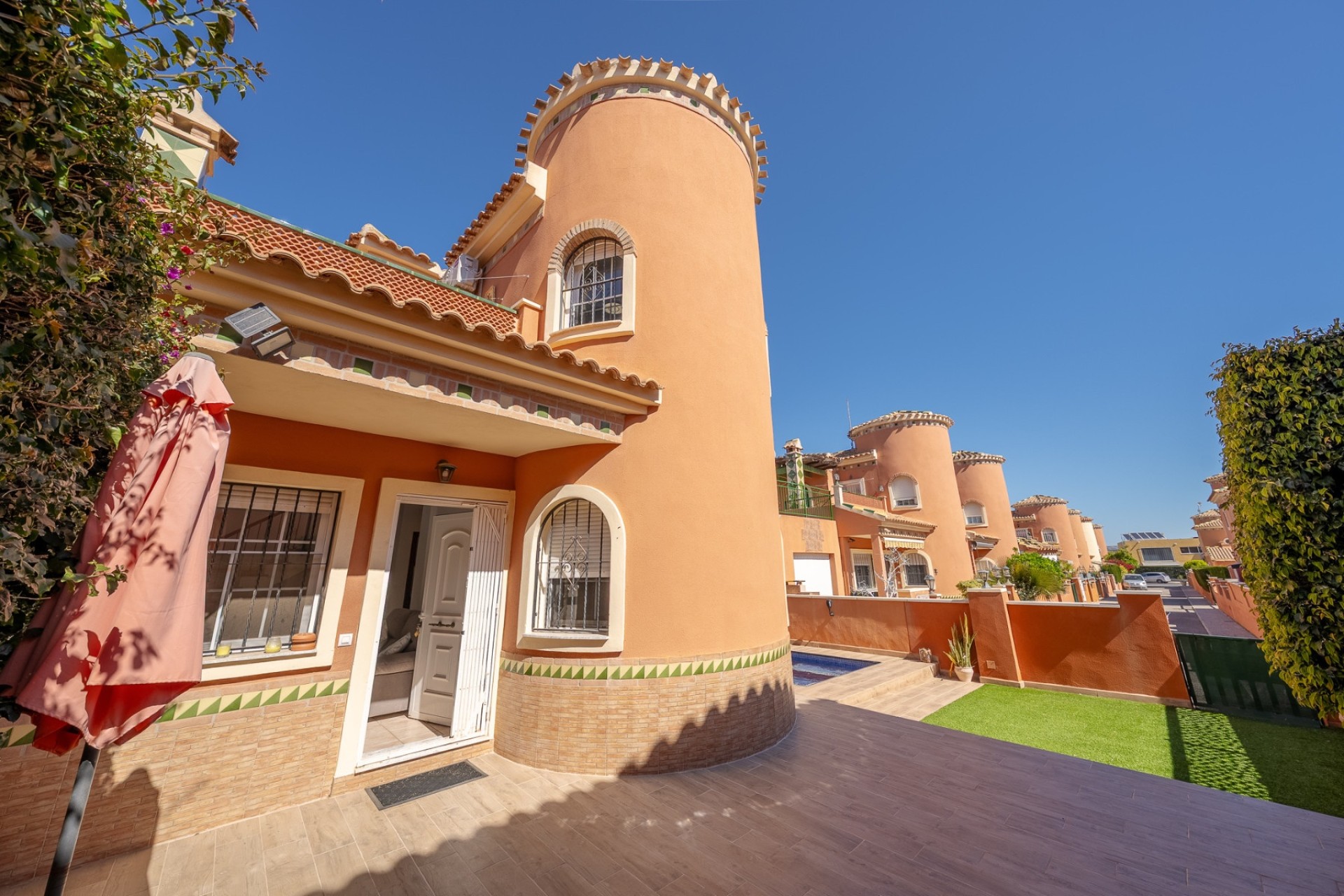 Resale - Freistehende Villa -
Playa Flamenca - Sportcentre