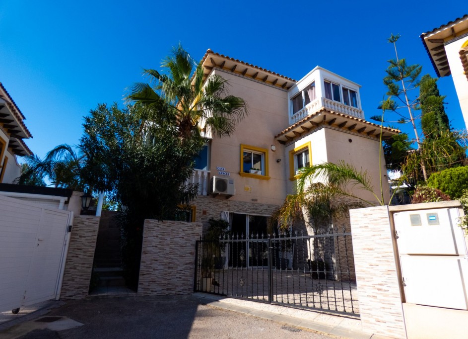 Resale - Freistehende Villa -
Playa Flamenca