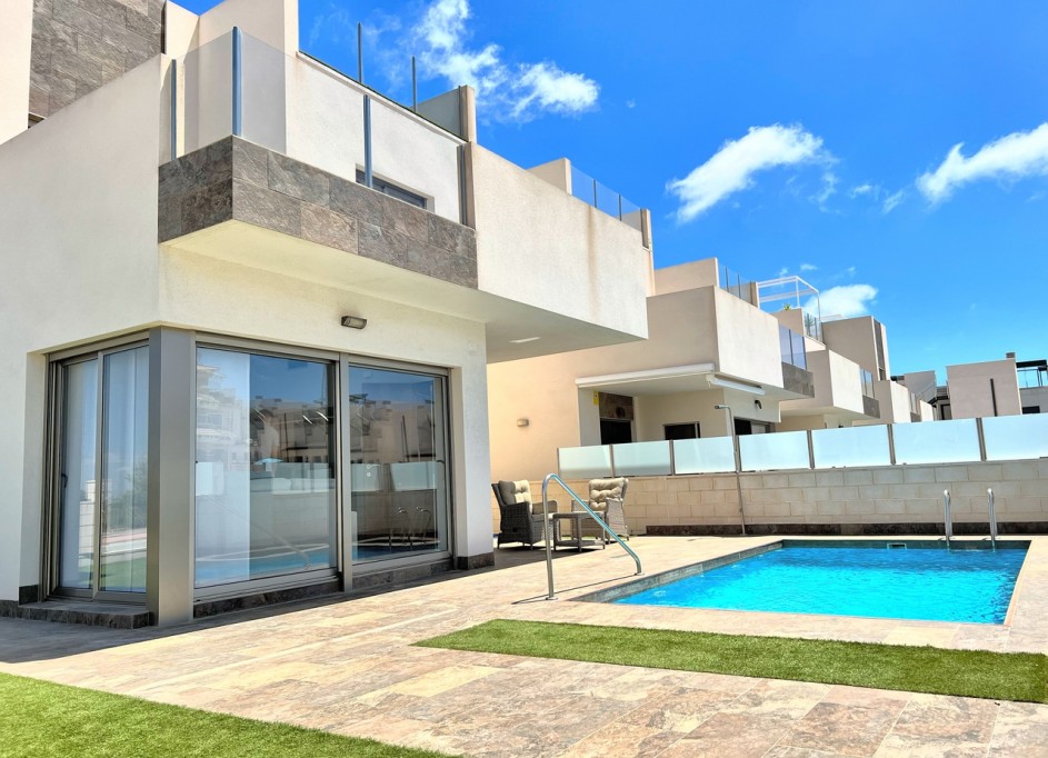 Resale - Freistehende Villa -
Punta Prima