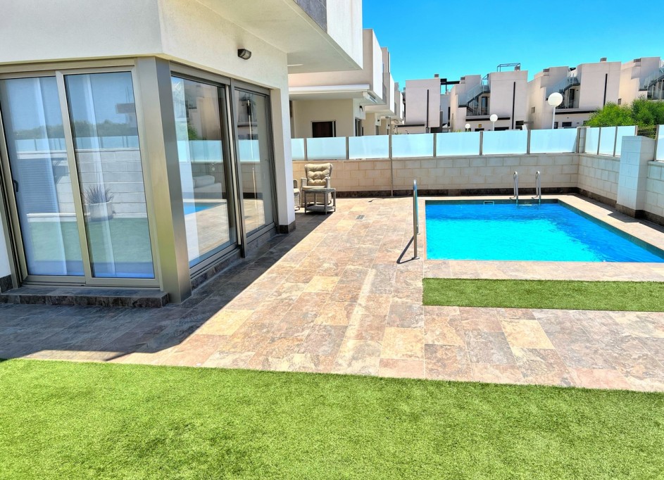 Resale - Freistehende Villa -
Punta Prima