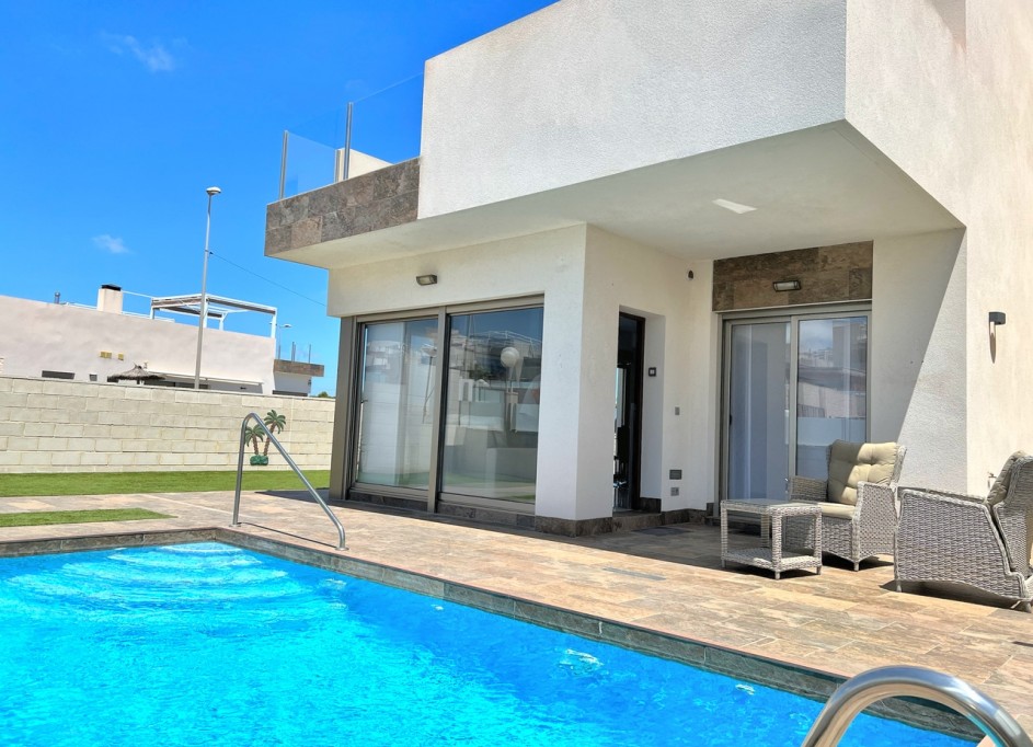 Resale - Freistehende Villa -
Punta Prima