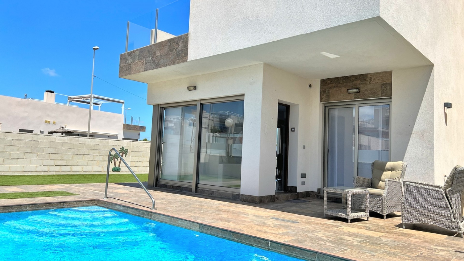 Resale - Freistehende Villa -
Punta Prima