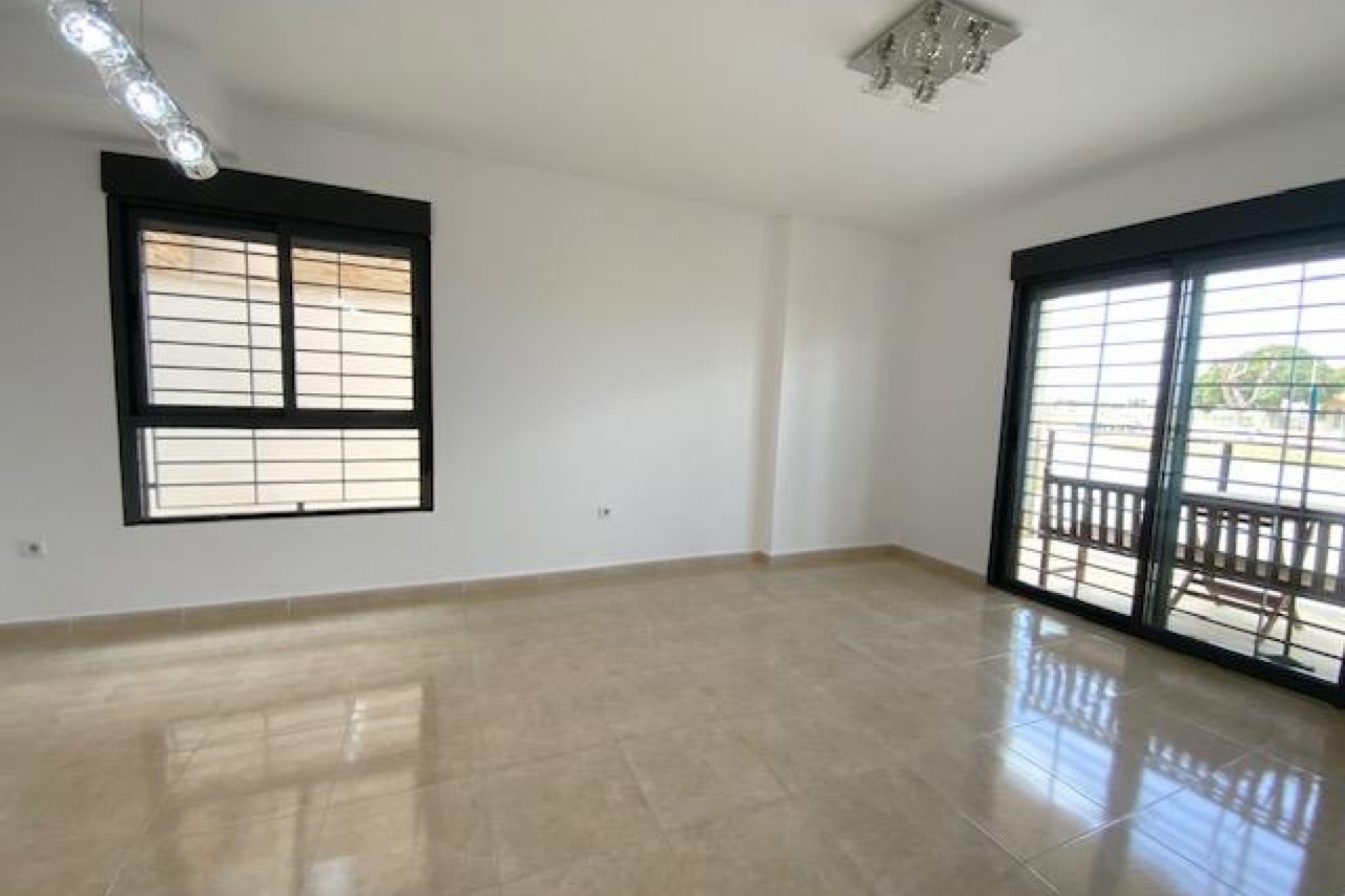 Resale - Freistehende Villa -
Roldan - Inland