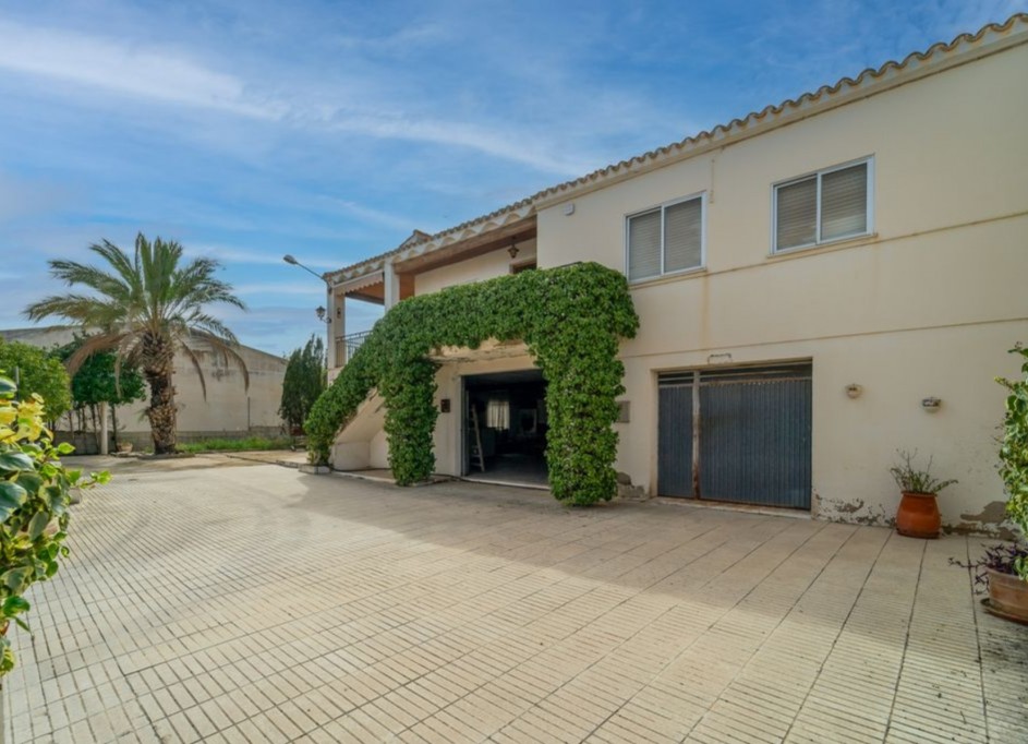 Resale - Freistehende Villa -
Salinas