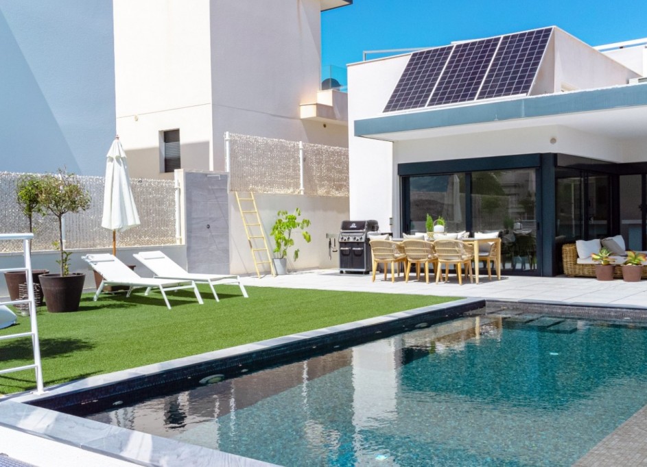 Resale - Freistehende Villa -
San Miguel de Salinas