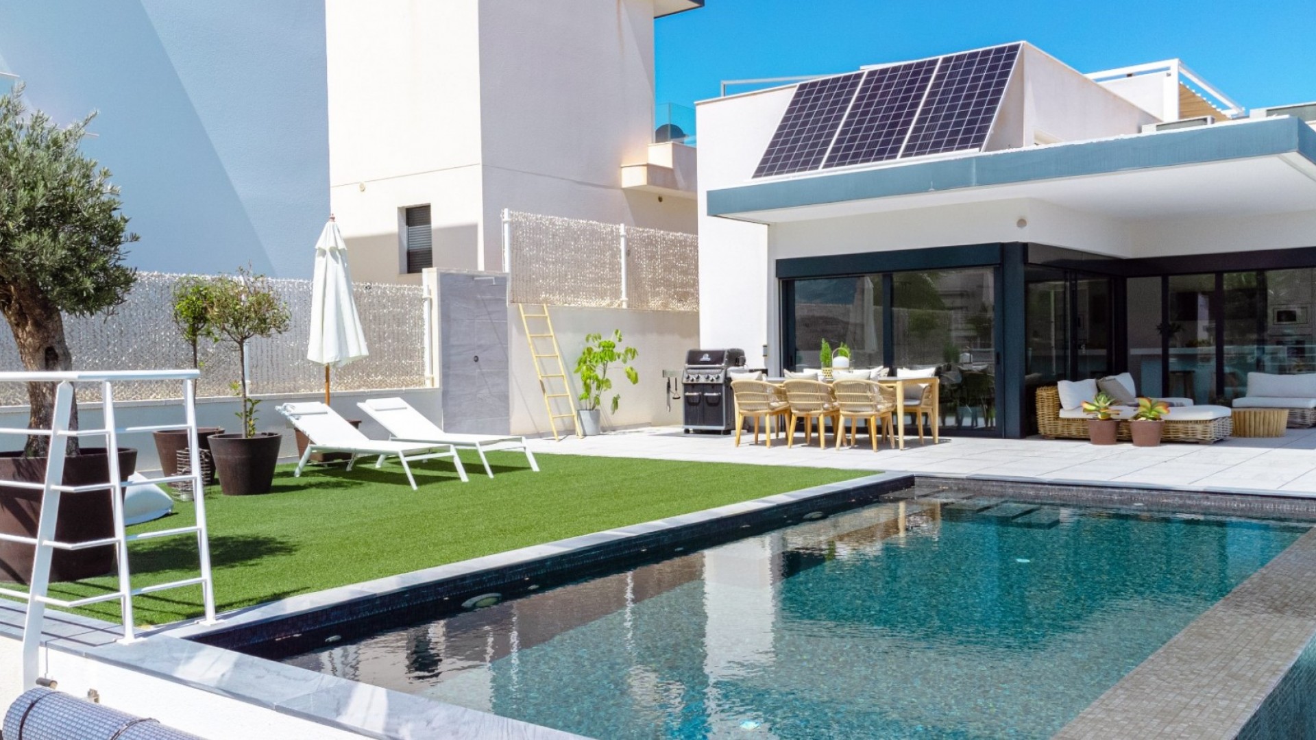 Resale - Freistehende Villa -
San Miguel de Salinas