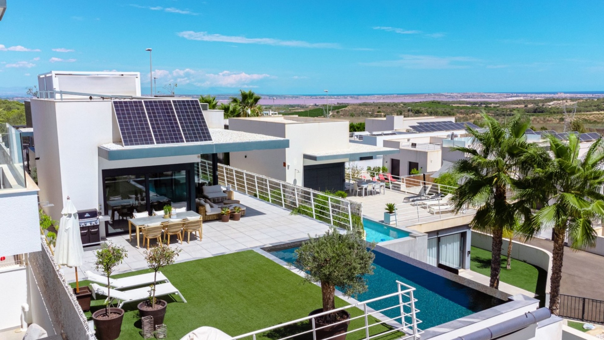 Resale - Freistehende Villa -
San Miguel de Salinas