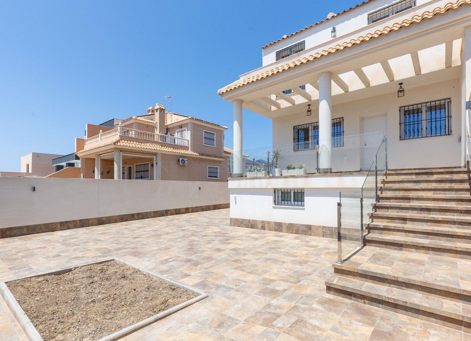 Resale - Freistehende Villa -
Torrevieja - Aguas Nuevas