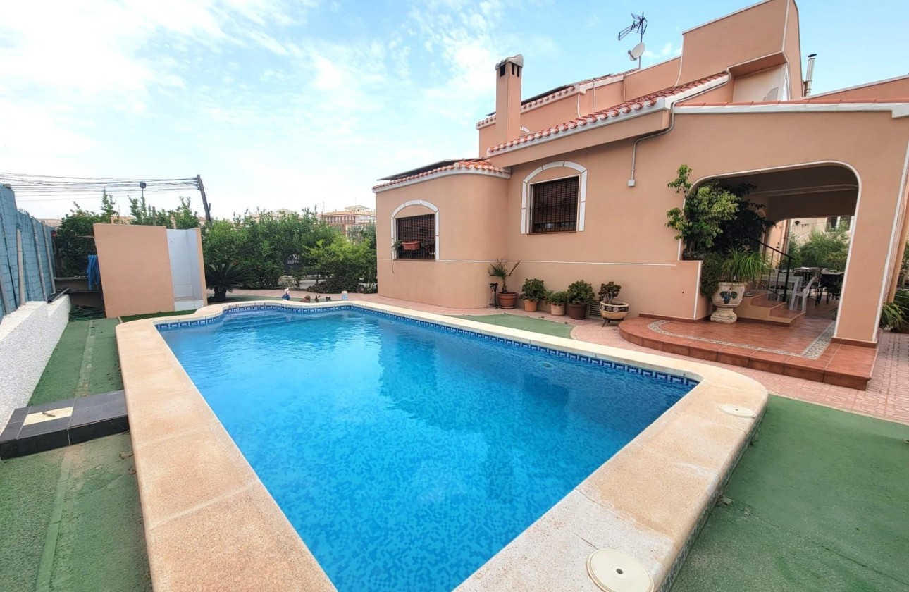 Resale - Freistehende Villa -
Torrevieja - Aguas Nuevas