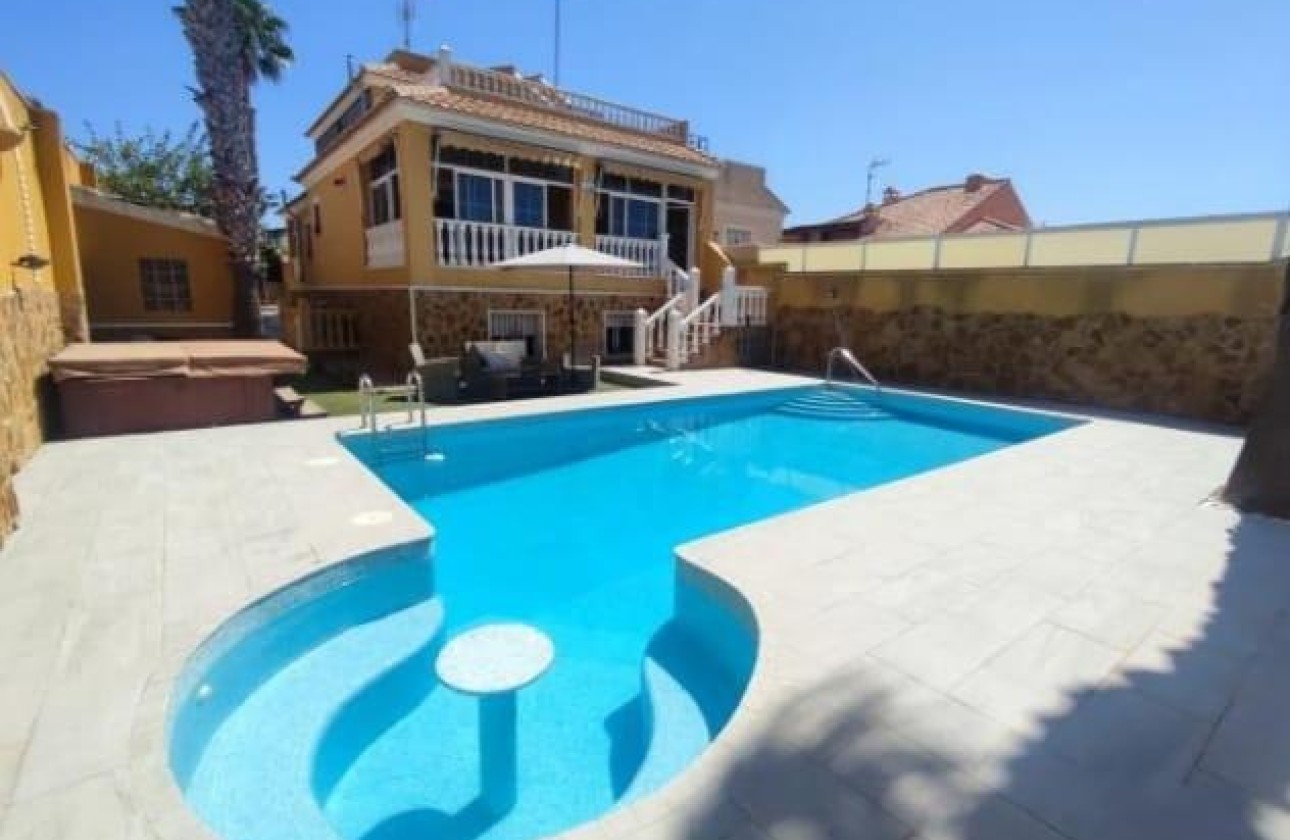 Resale - Freistehende Villa -
Torrevieja - Aguas Nuevas