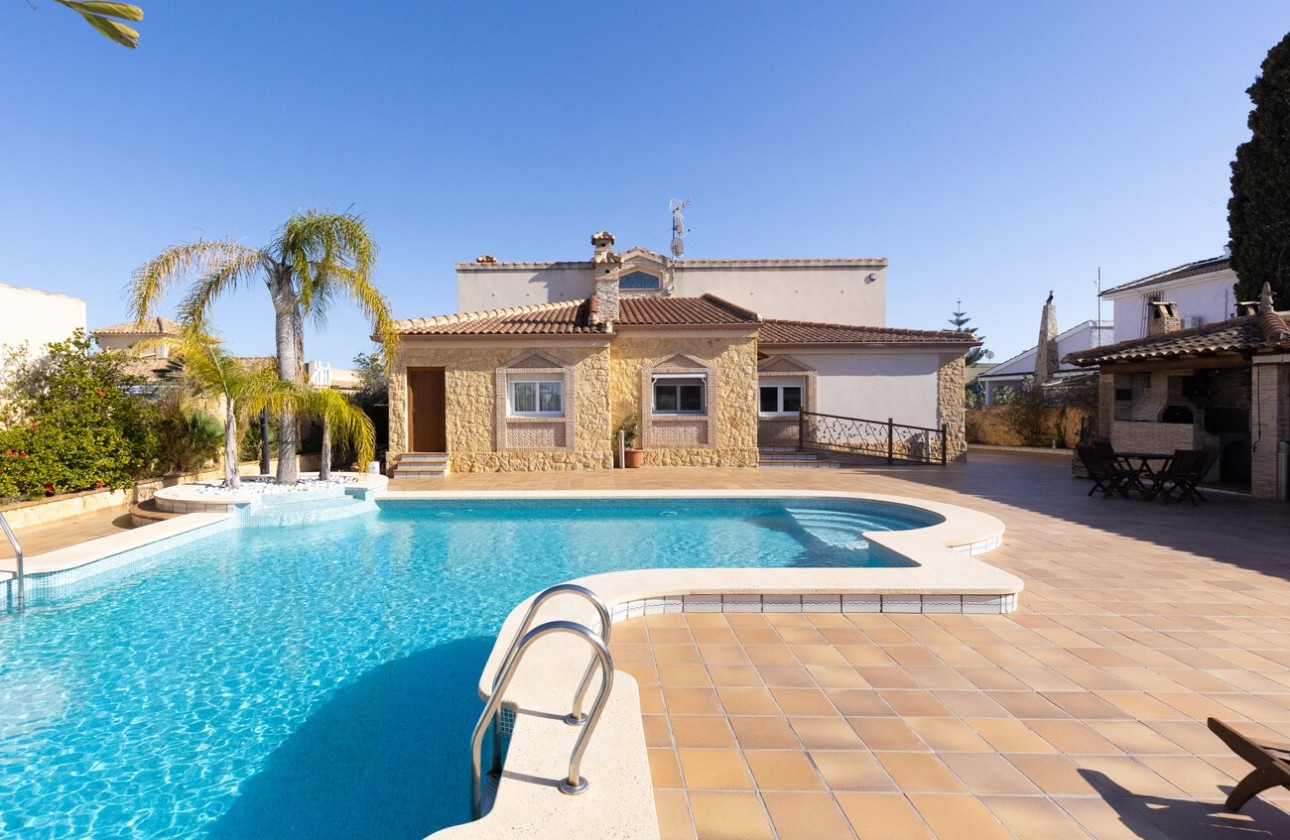 Resale - Freistehende Villa -
Torrevieja - Costa Blanca