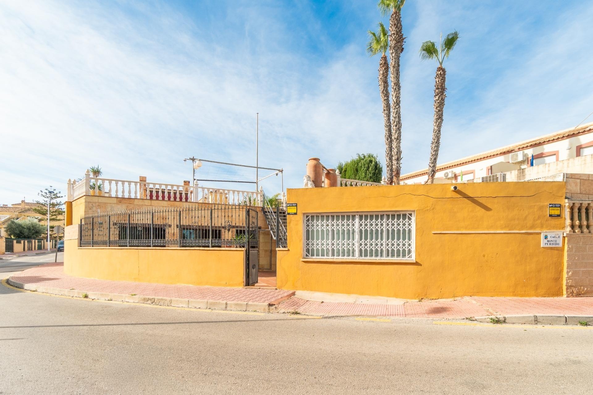Resale - Freistehende Villa -
Torrevieja - Los altos