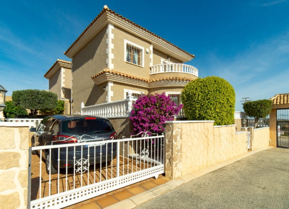 Resale - Freistehende Villa -
Torrevieja - Los altos