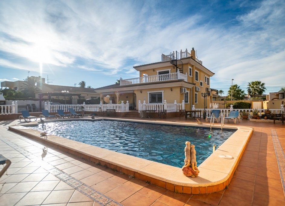 Resale - Freistehende Villa -
Torrevieja - LOS BALCONES - LOS ALTOS