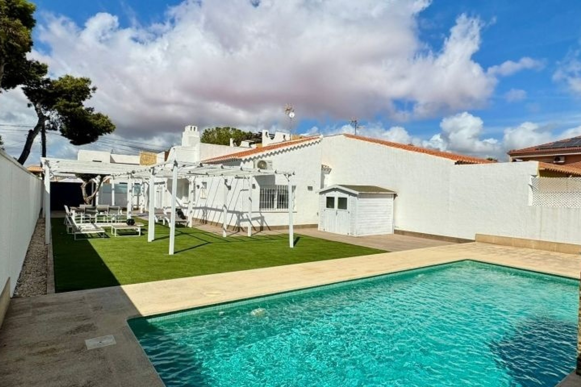 Resale - Freistehende Villa -
Torrevieja