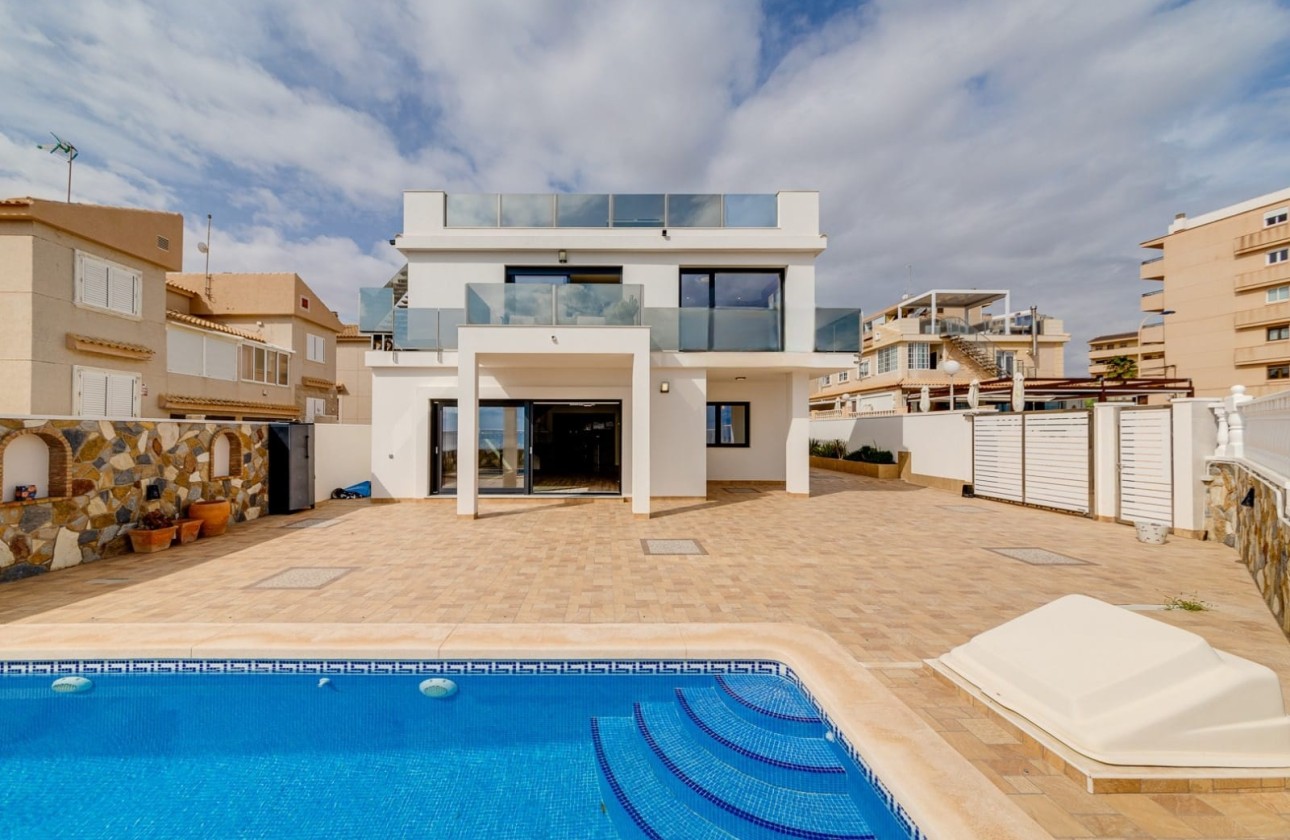 Resale - Freistehende Villa -
Torrevieja