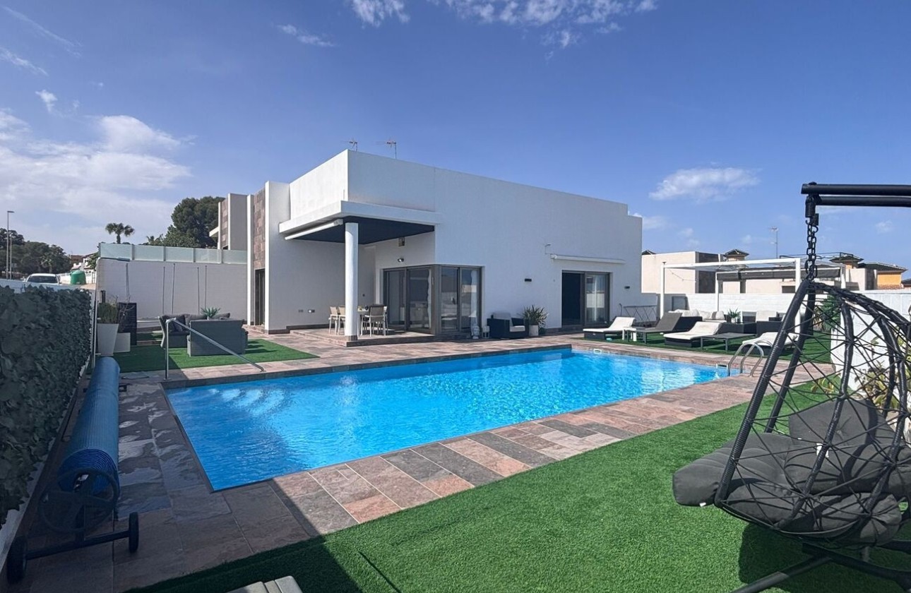 Resale - Freistehende Villa -
Villamartín - Costa Blanca