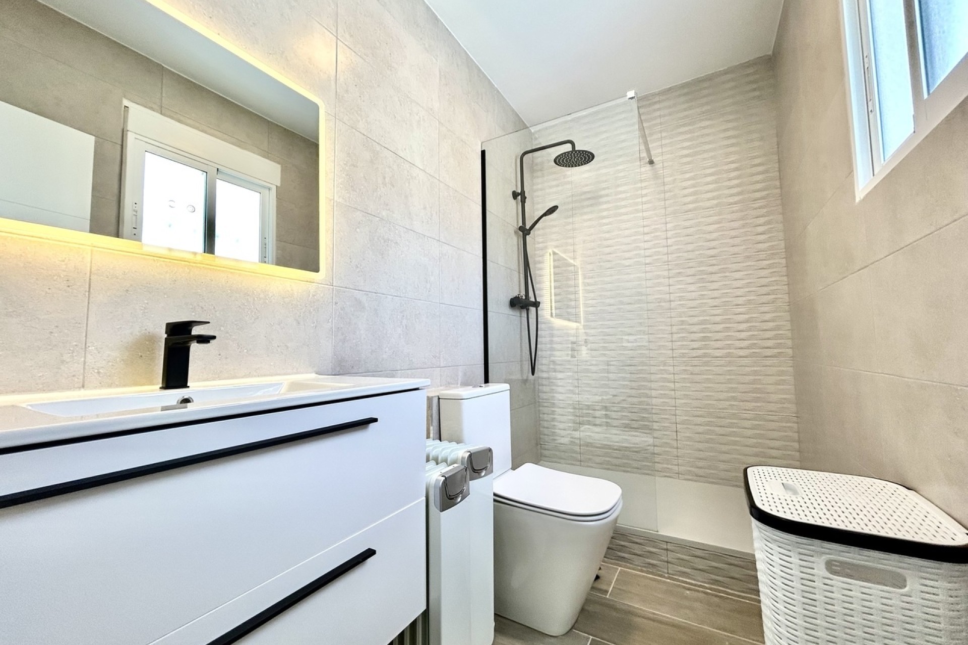 Resale - Freistehende Villa -
Villamartín - Costa Blanca