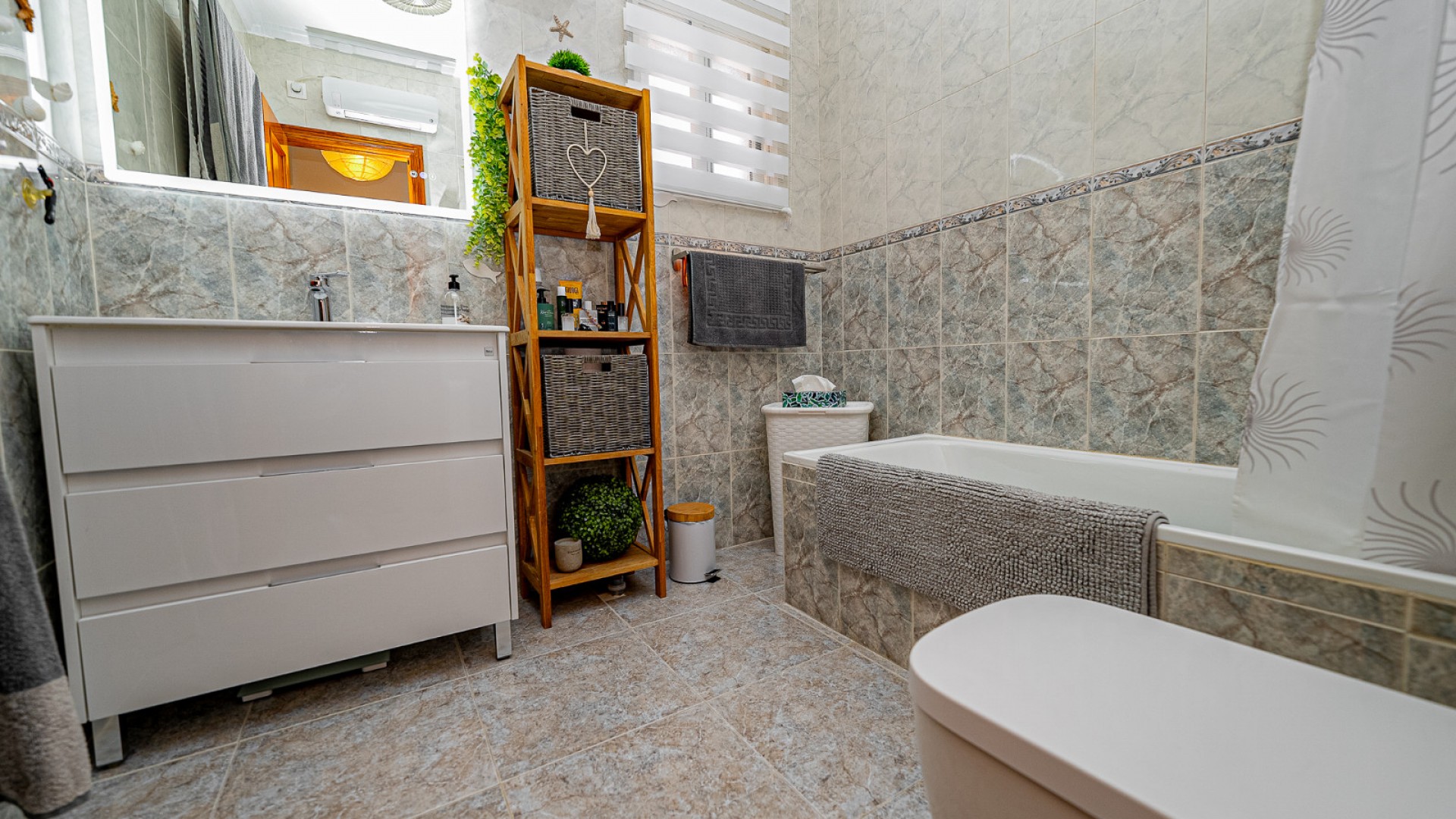 Resale - Freistehende Villa -
Villamartín - Montegolf