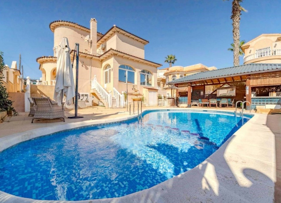 Resale - Freistehende Villa -
Villamartín