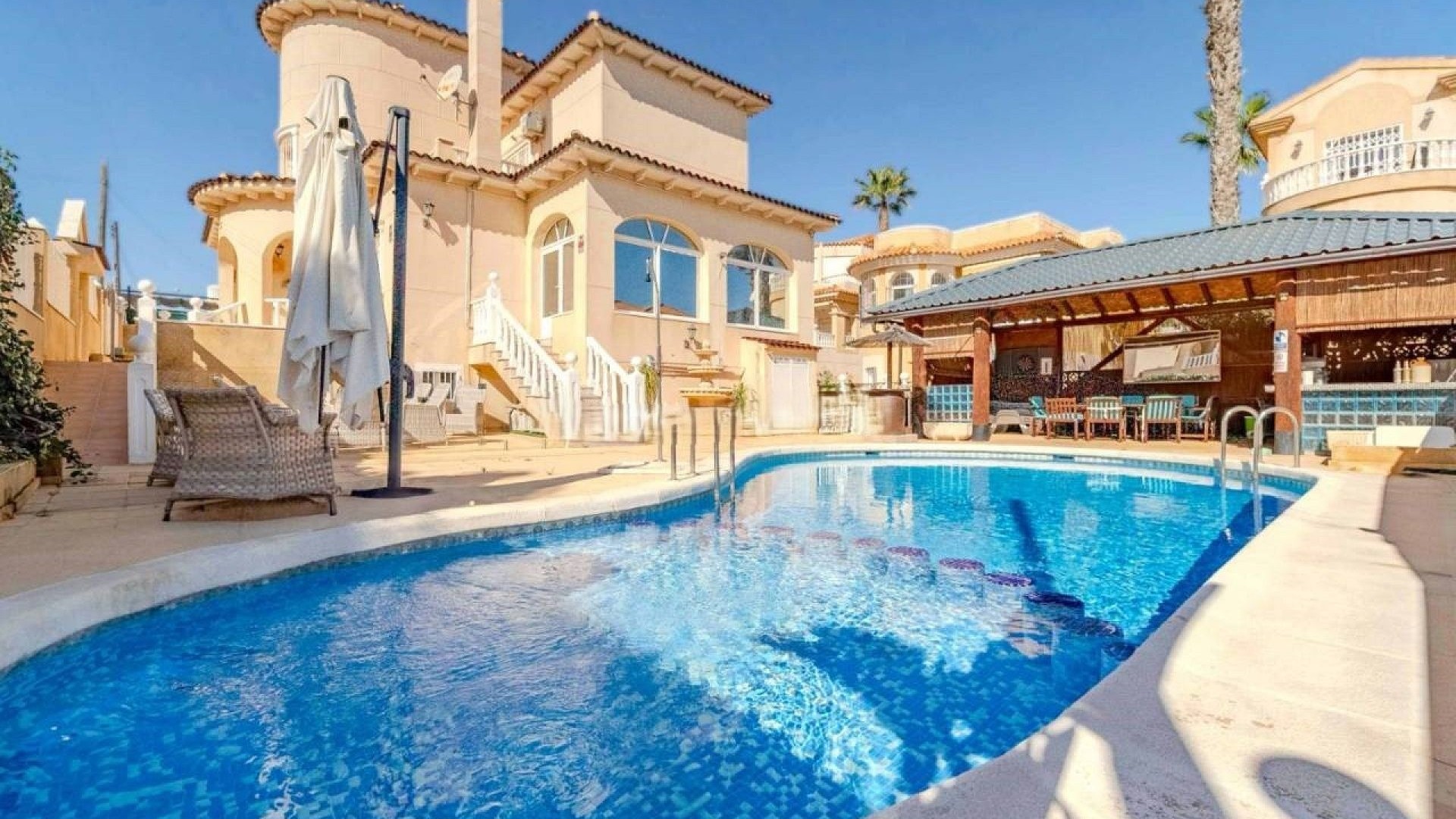 Resale - Freistehende Villa -
Villamartín