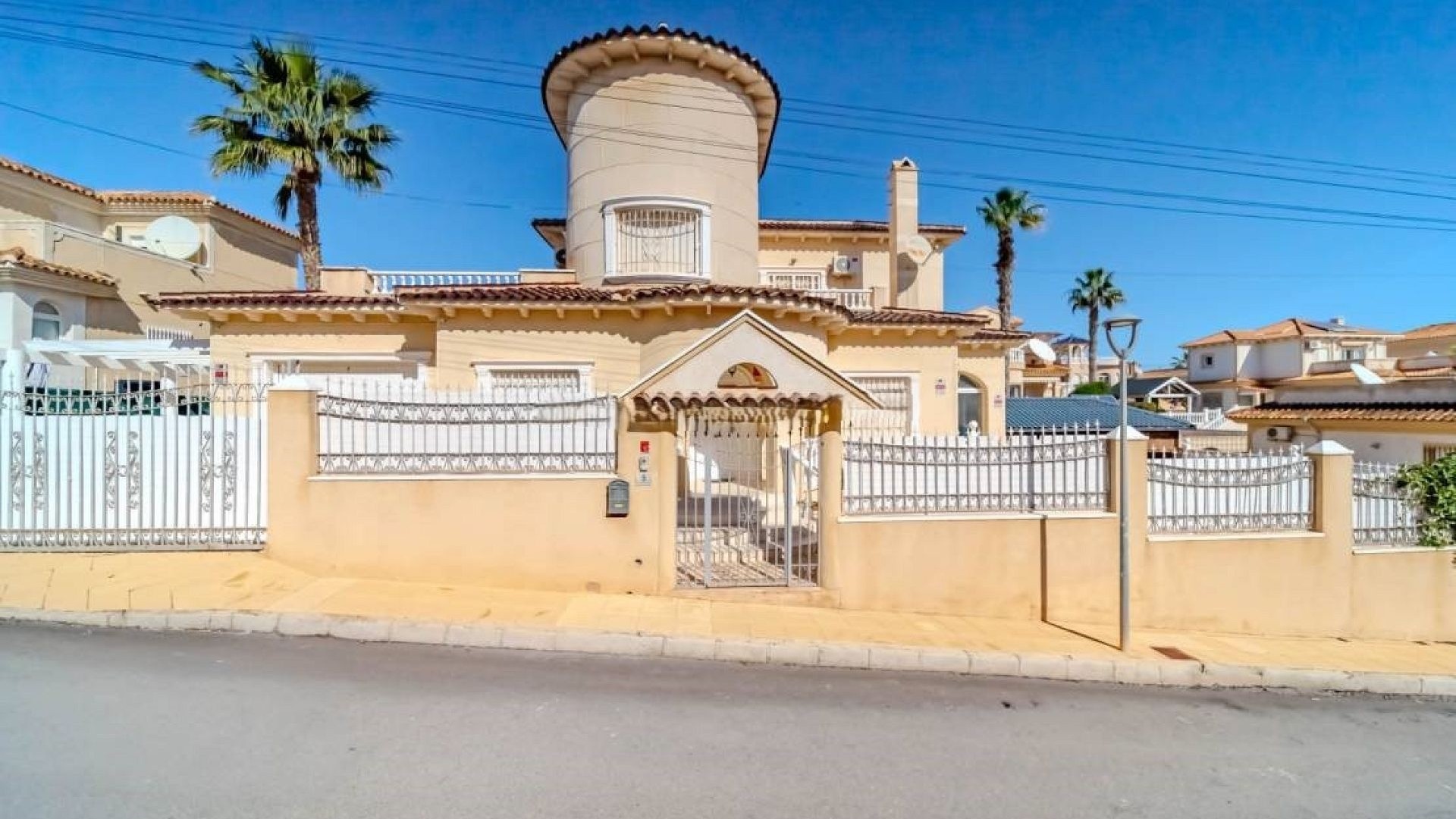 Resale - Freistehende Villa -
Villamartín