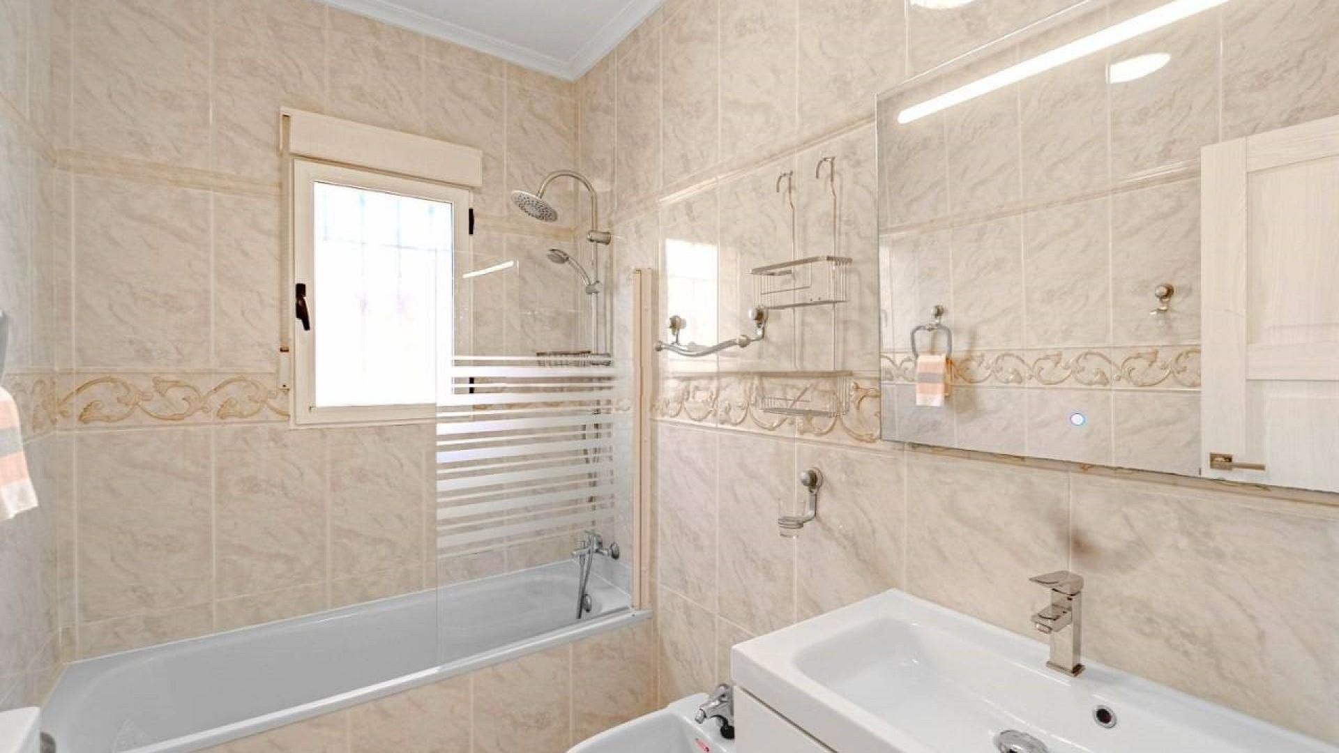 Resale - Freistehende Villa -
Villamartín