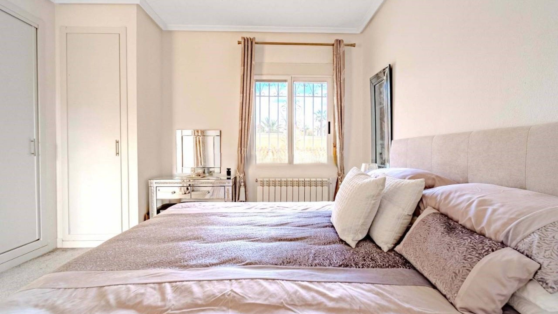 Resale - Freistehende Villa -
Villamartín