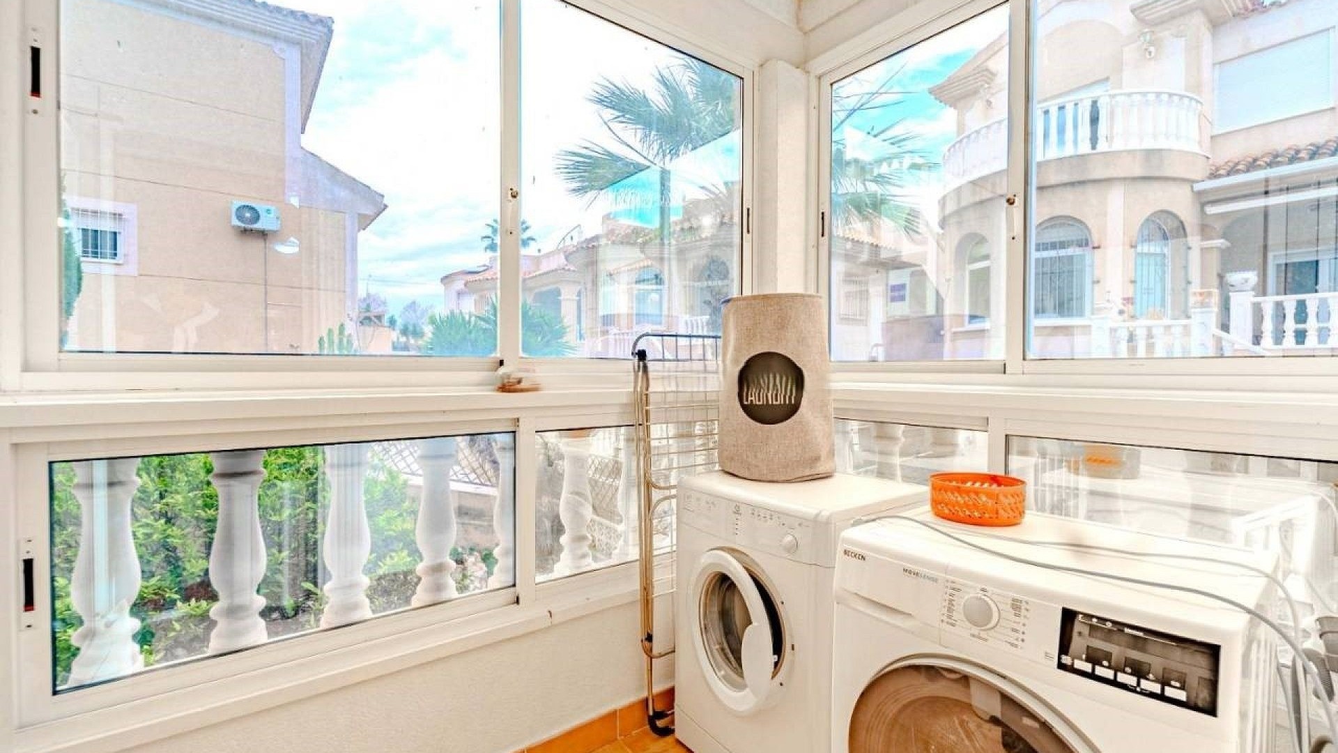 Resale - Freistehende Villa -
Villamartín