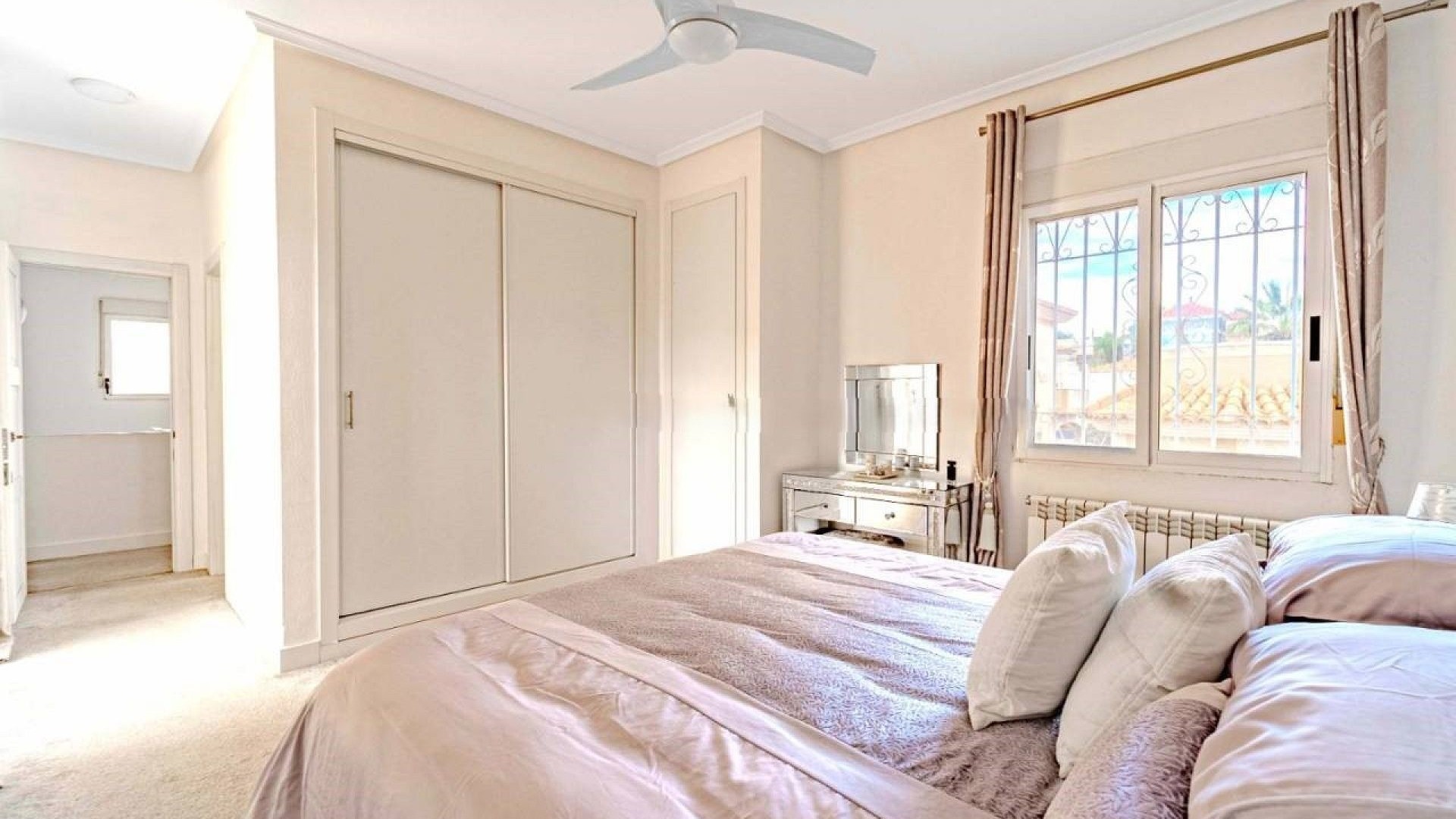 Resale - Freistehende Villa -
Villamartín