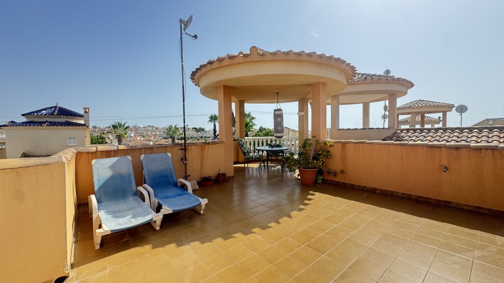 Resale - Freistehende Villa -
Villamartín