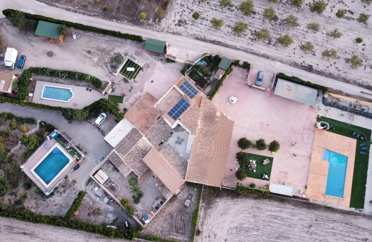 Resale - Freistehende Villa -
Villena - Inland