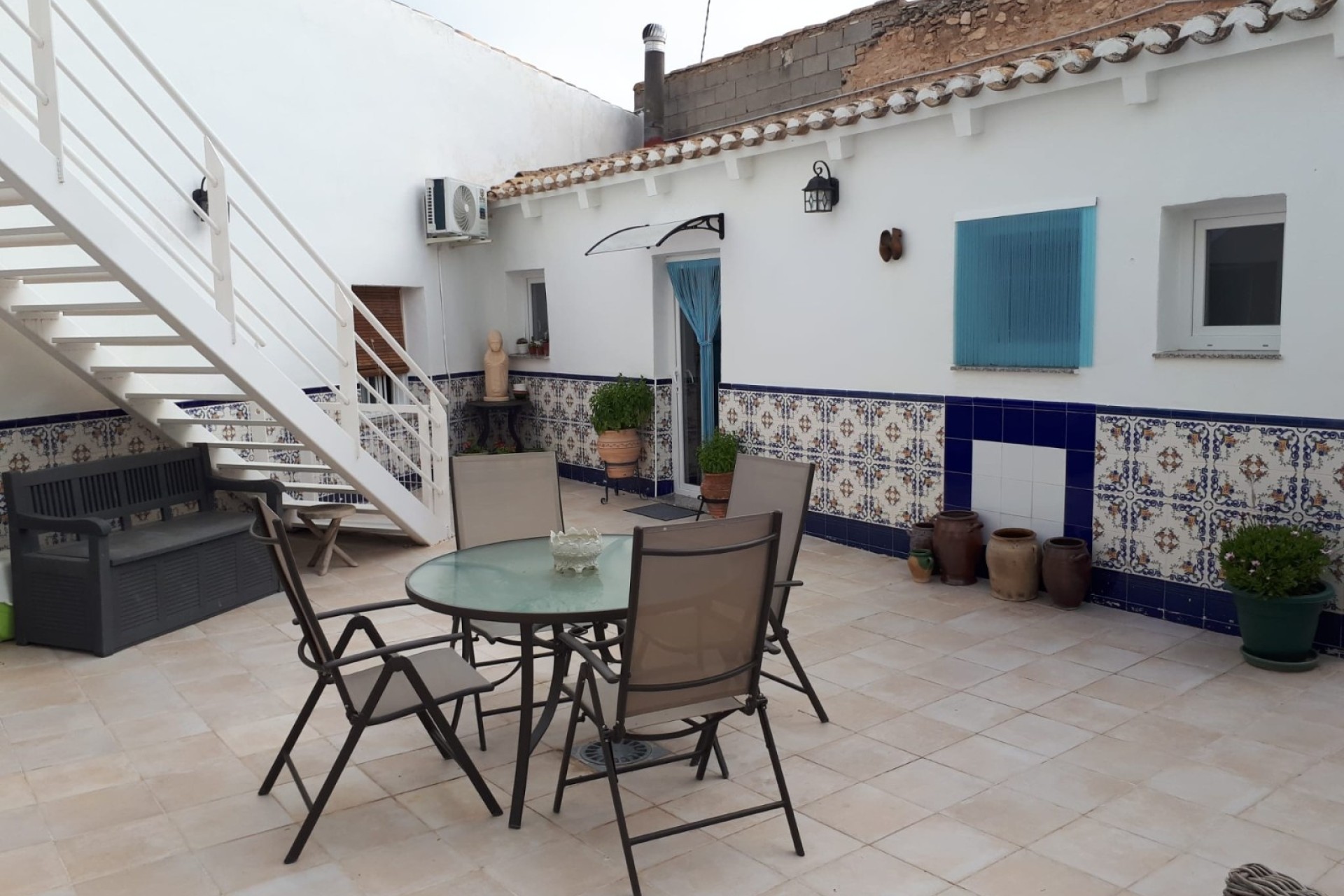Resale - Freistehende Villa -
Villena - Inland