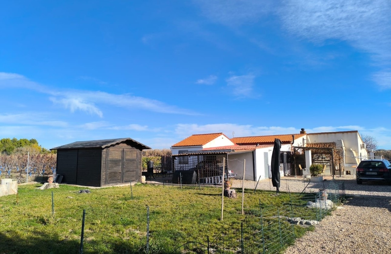 Resale - Freistehende Villa -
Villena - Inland