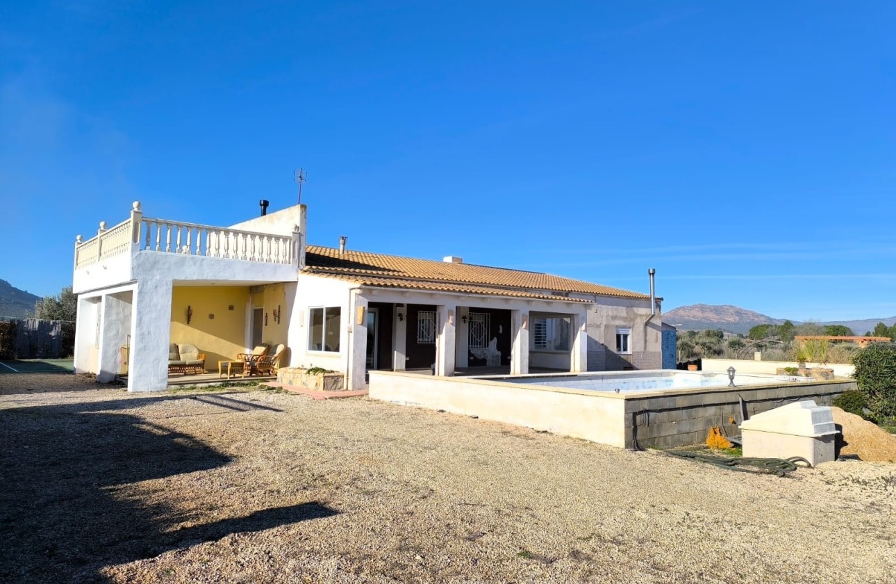 Resale - Freistehende Villa -
Villena - Inland