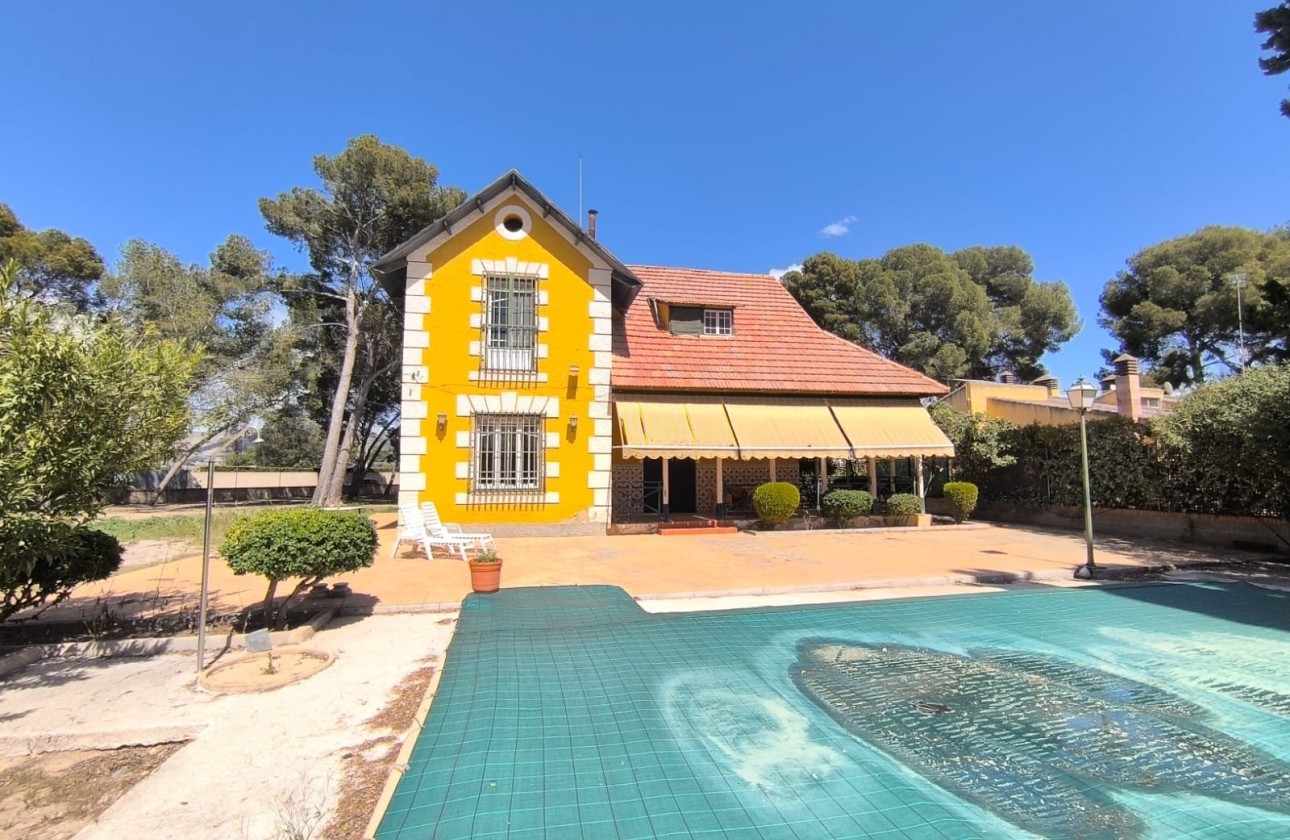 Resale - Freistehende Villa -
Yecla - Inland