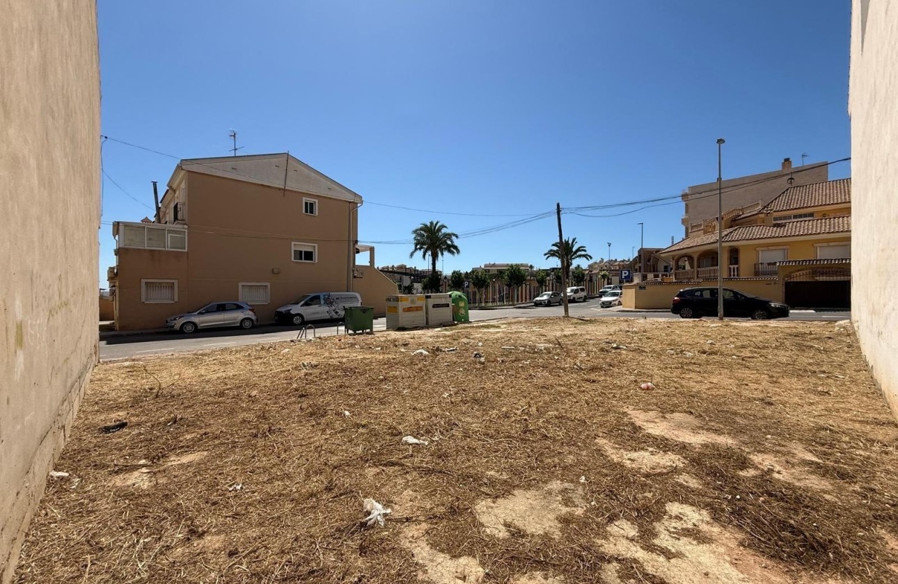 Resale - Grundstück / Land -
San Miguel de Salinas - CENTRO URBANO