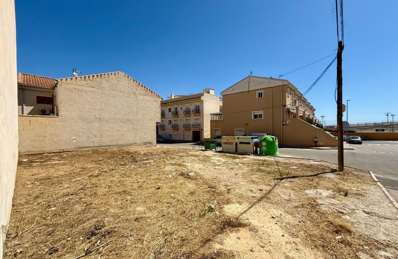 Resale - Grundstück / Land -
San Miguel de Salinas - CENTRO URBANO