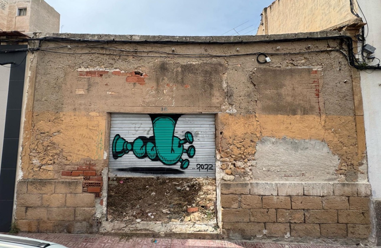 Resale - Grundstück / Land -
Torrevieja - Centro