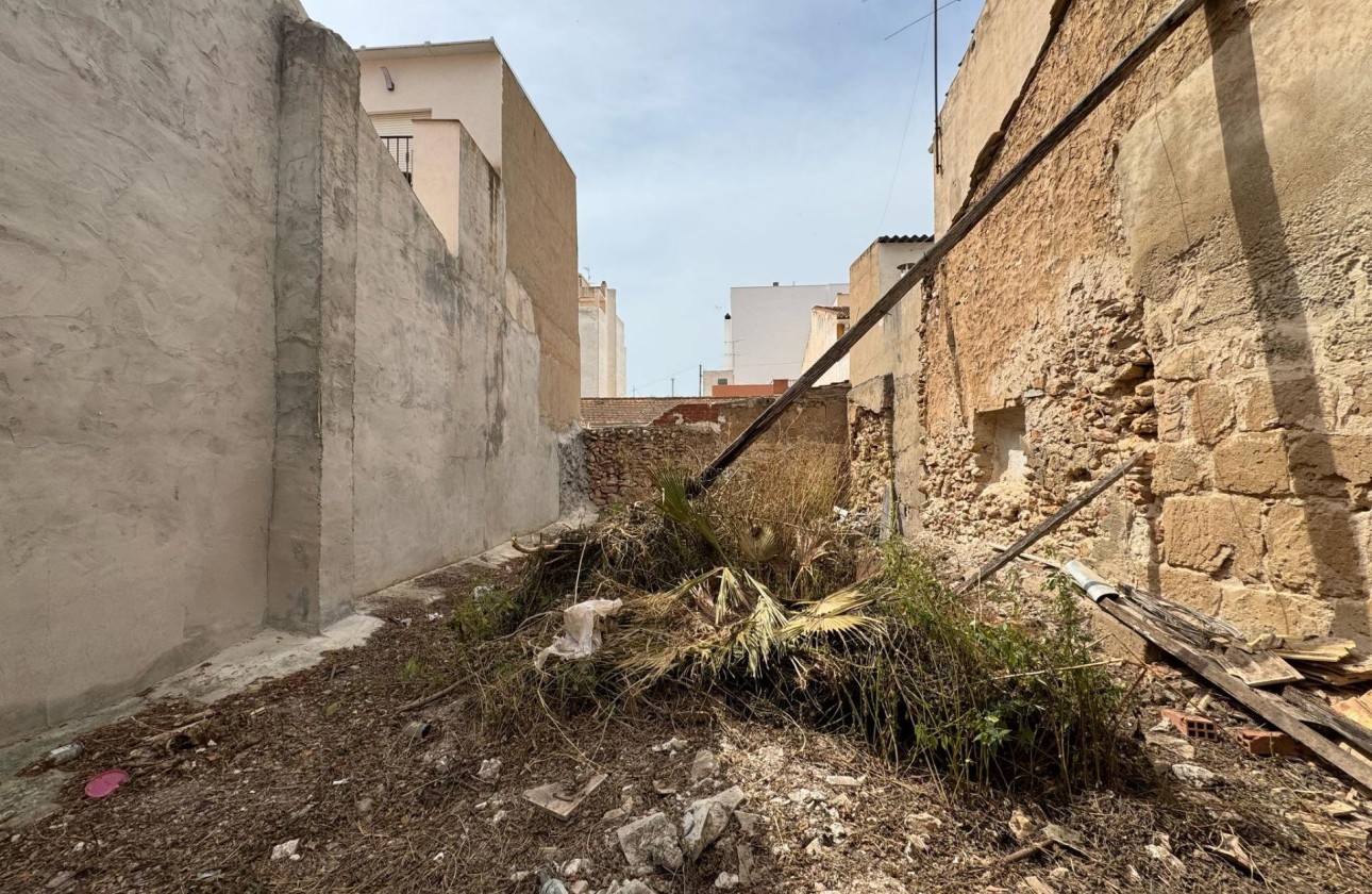 Resale - Grundstück / Land -
Torrevieja - Centro