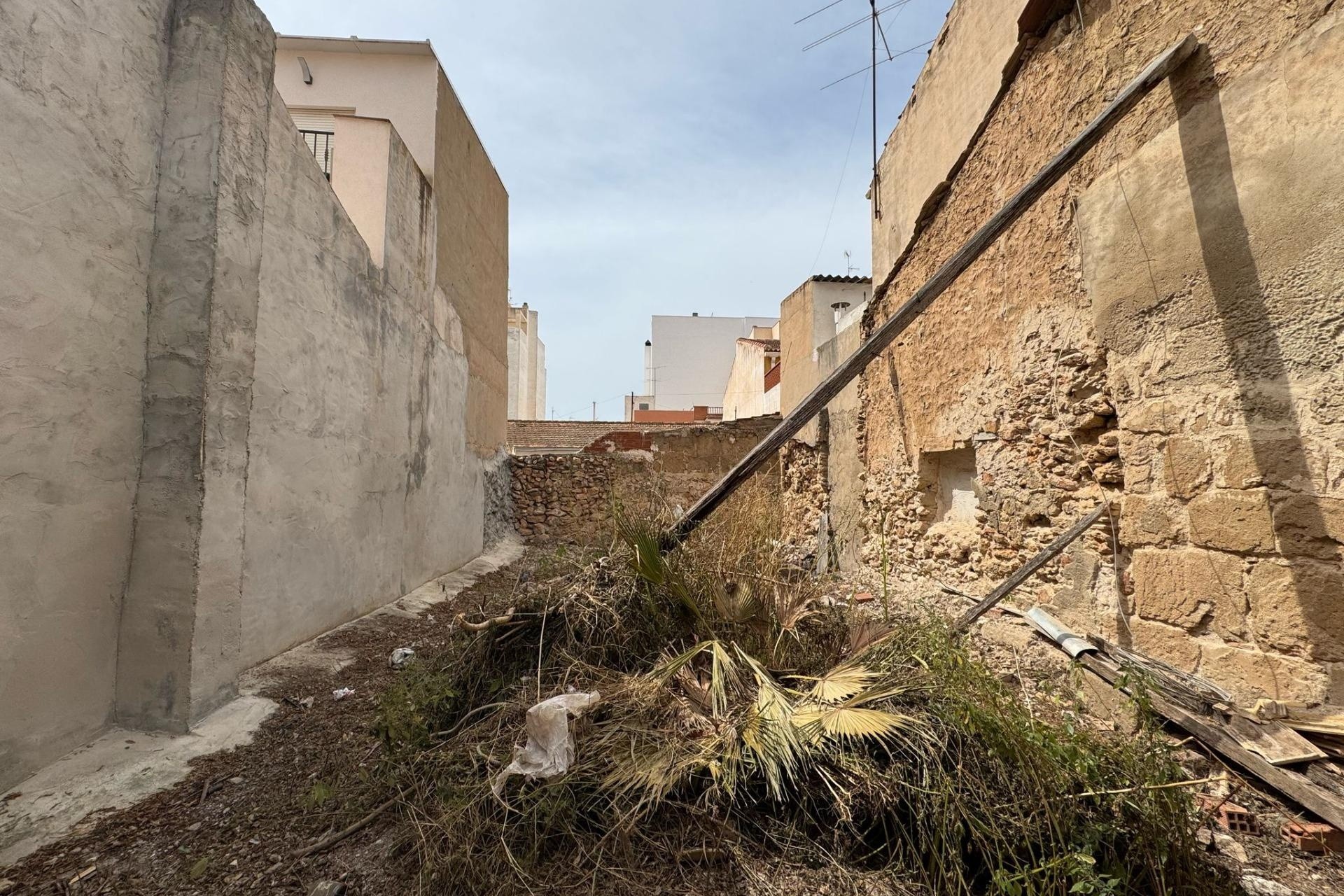 Resale - Grundstück / Land -
Torrevieja - Centro