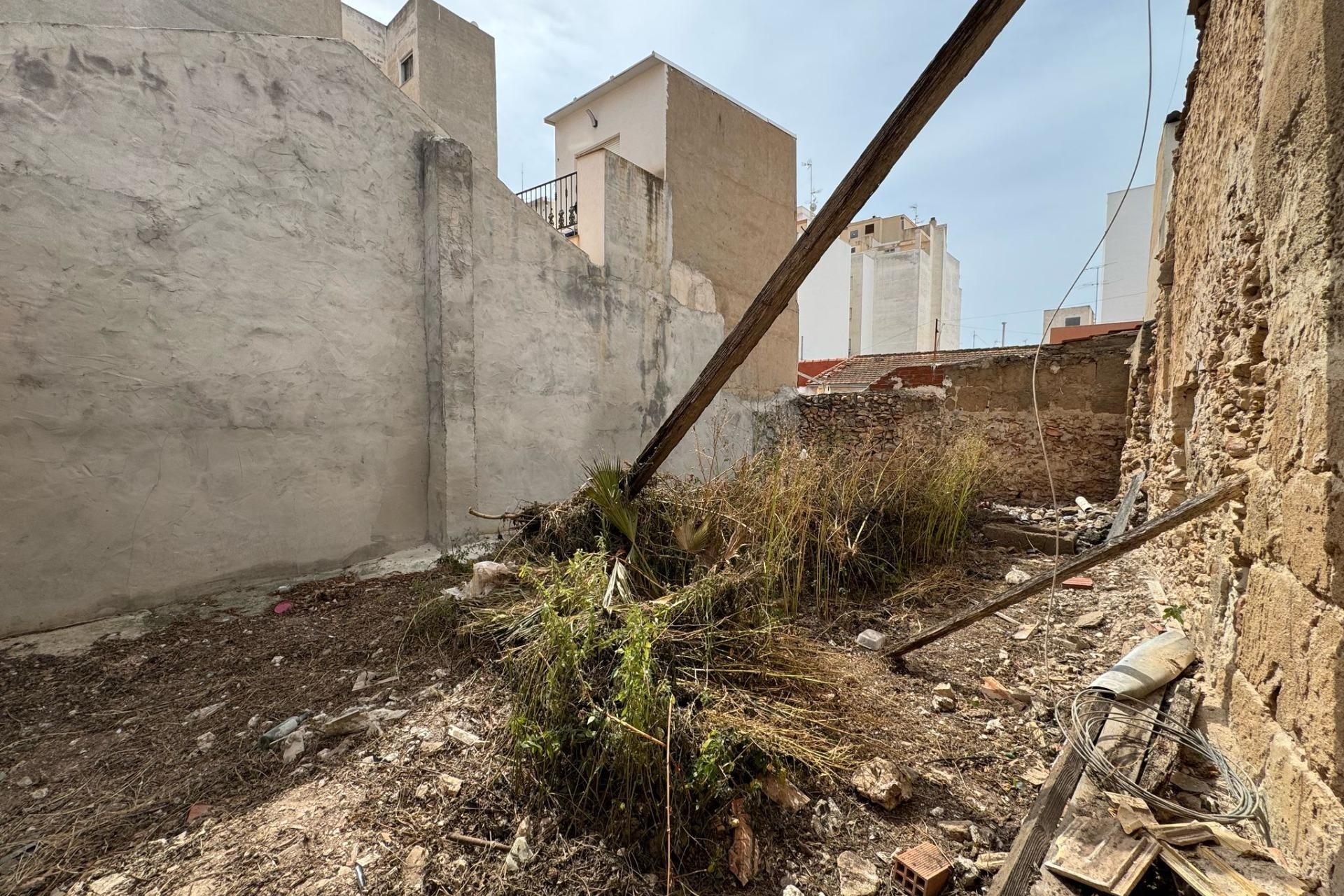 Resale - Grundstück / Land -
Torrevieja - Centro