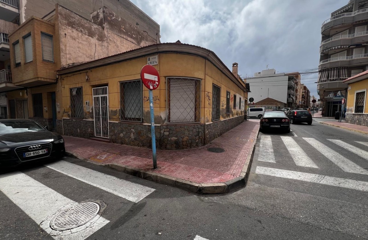 Resale - Grundstück / Land -
Torrevieja - Playa del Cura